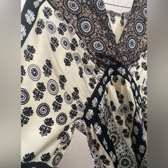 Cream Black Tan White Paisley Boho Pattern V Neck Elastic Waist Tunic Top - Picture 2 of 5